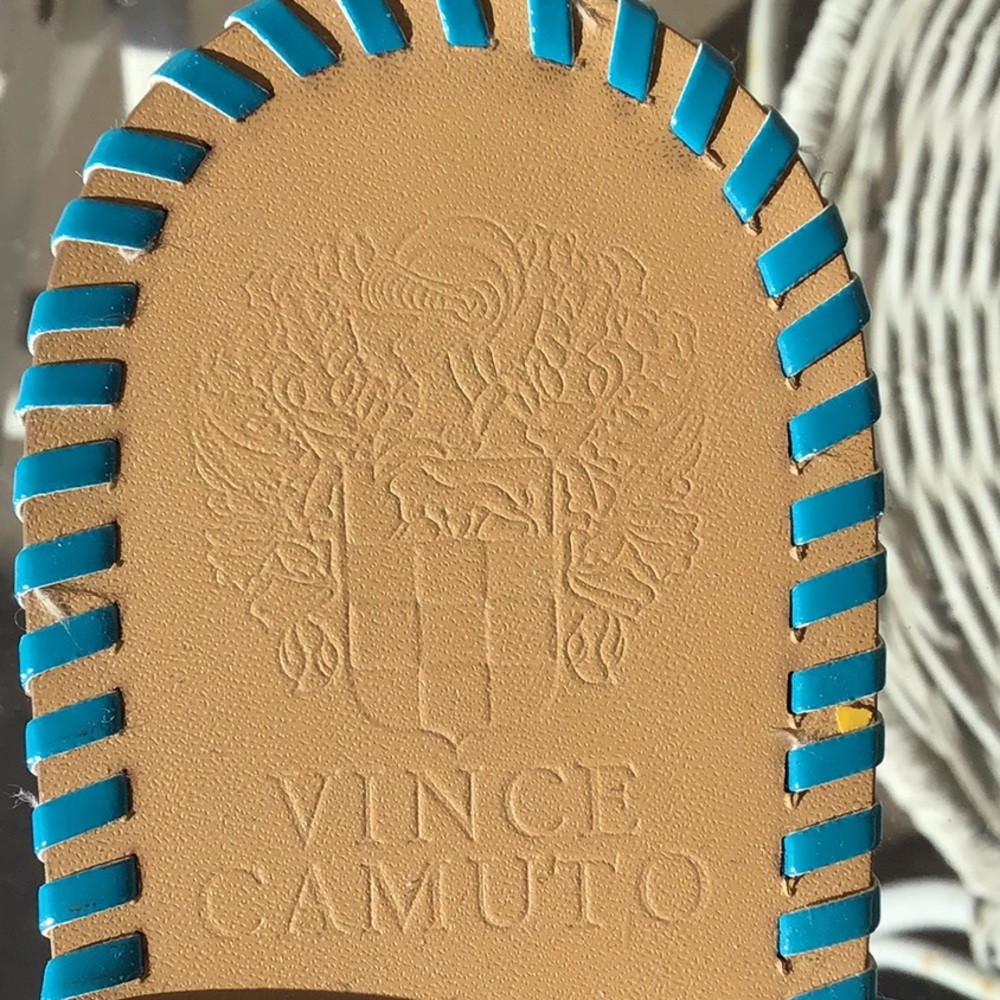Vince Camuto teal patent sandals Size 7 - Picture 4 of 4